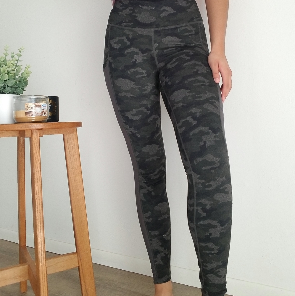 Camo Powerhold Fabletics Set